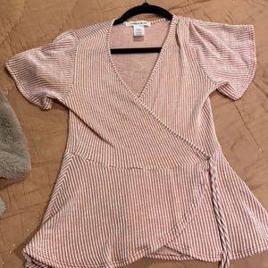 V-neck mock-wrap/tie